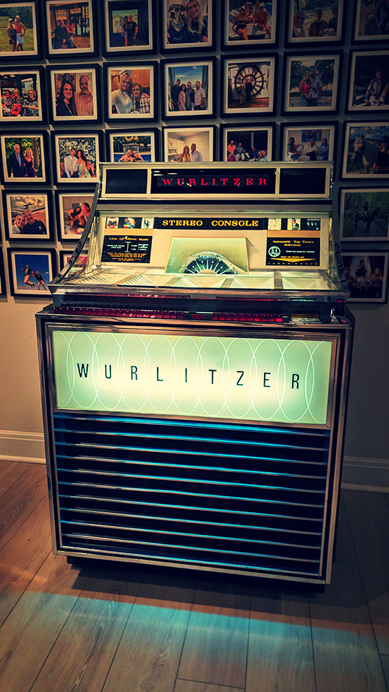 Super Cool 1965 Wurlitzer 3000 Now Looks and Sounds Amazing!